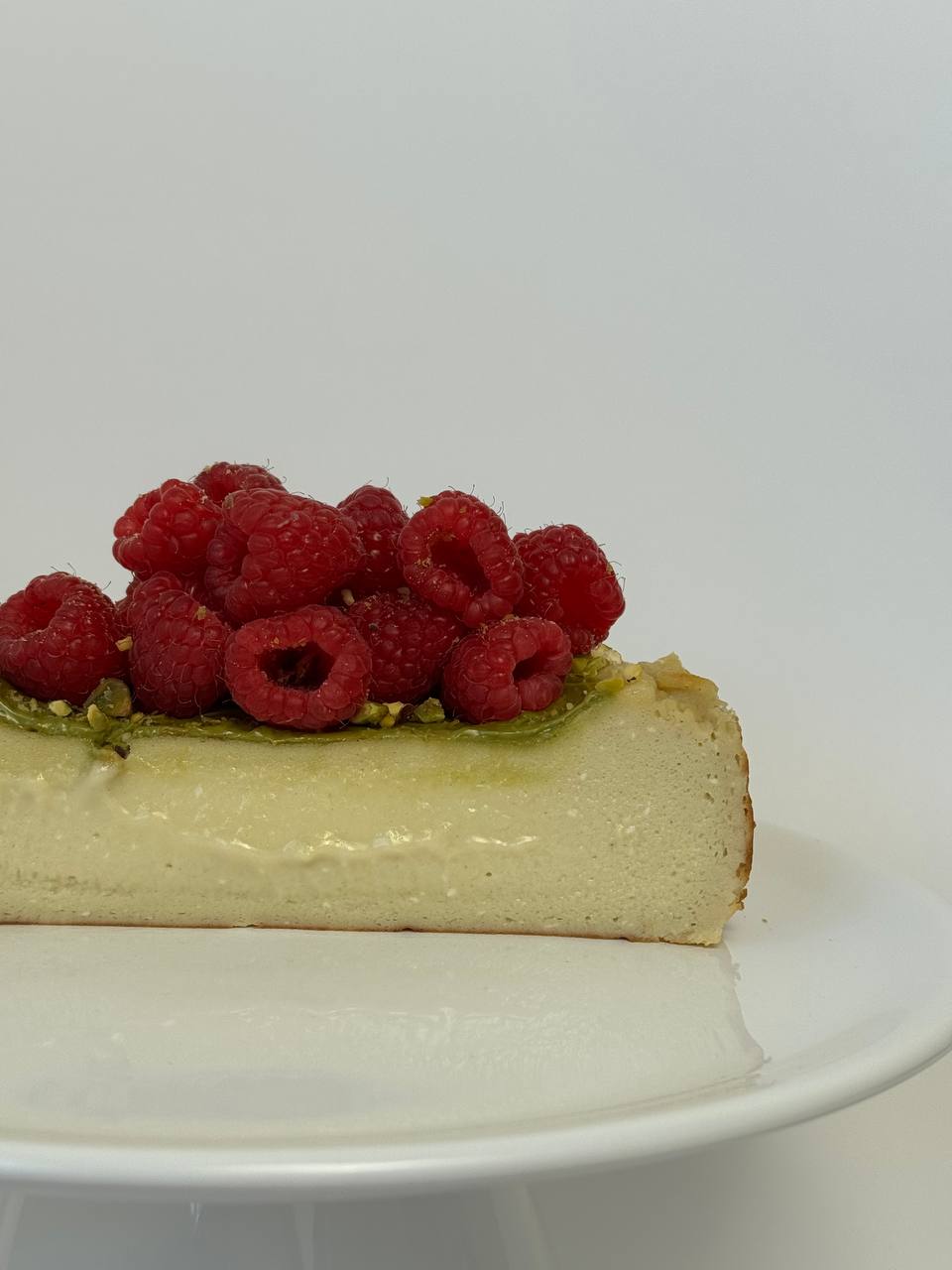 PISTACHO RASPBERRY CHEESCAKE