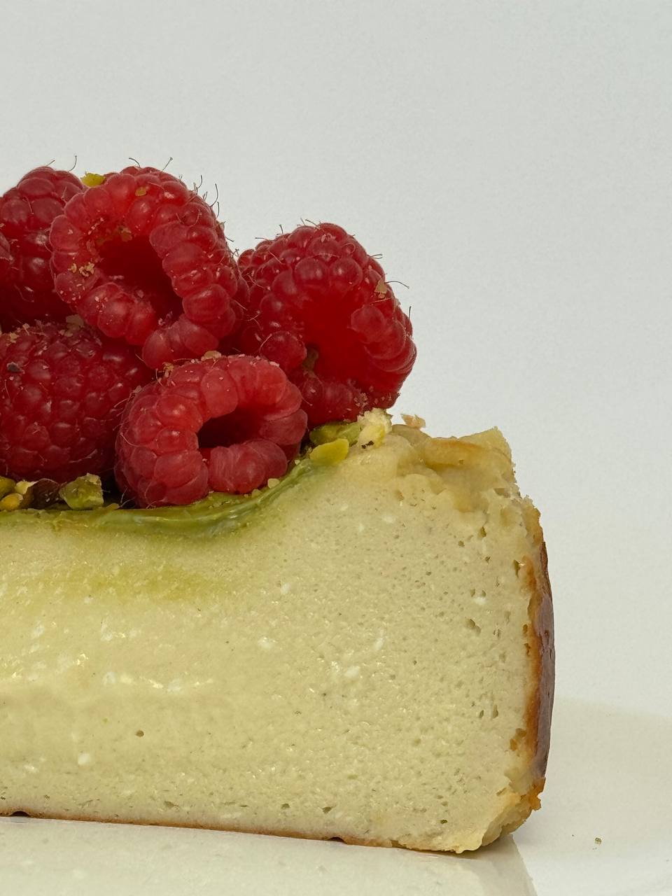 PISTACHO RASPBERRY CHEESCAKE